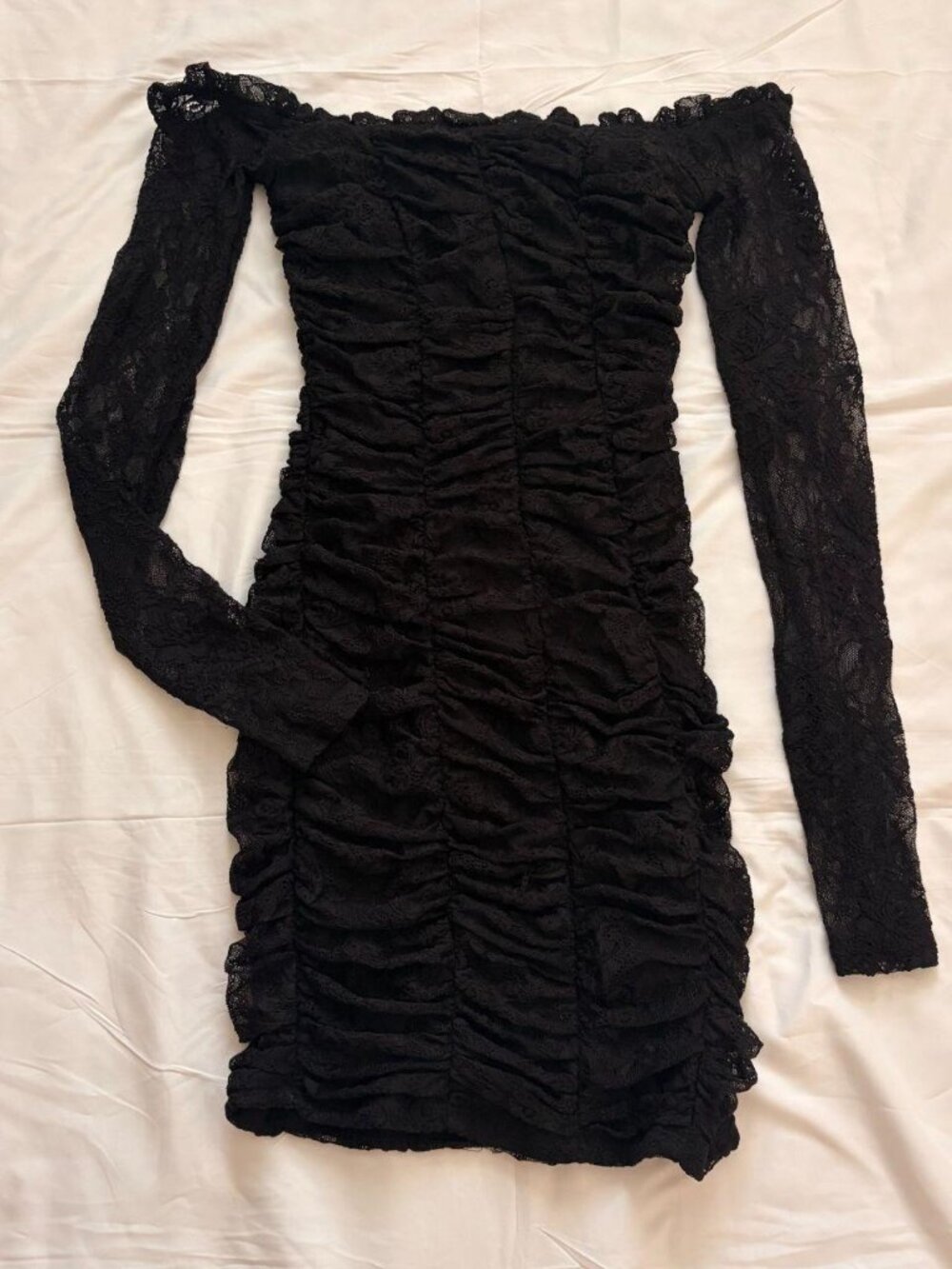 Forever 21 black off-the-shoulder lace mini dress 🖤 (XS)